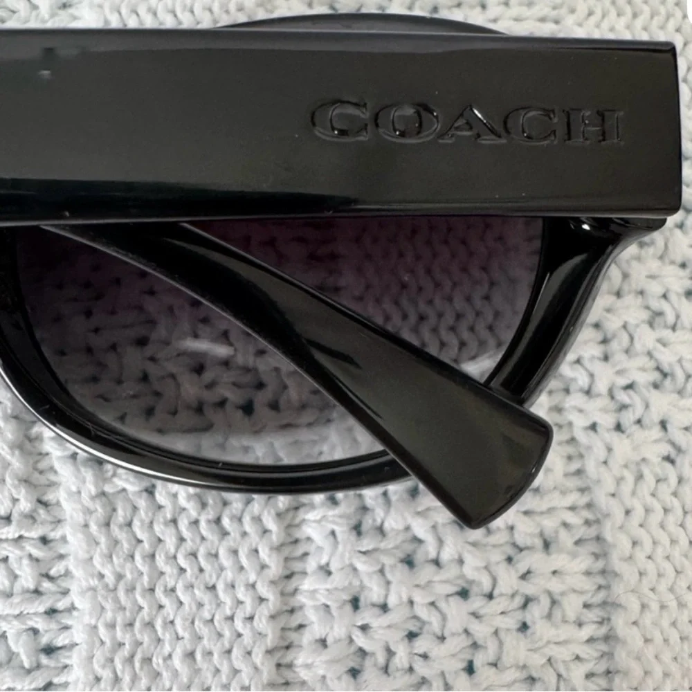 Coach Like New Gisele Sunglasses With Case for Women - Picture 3 of 4